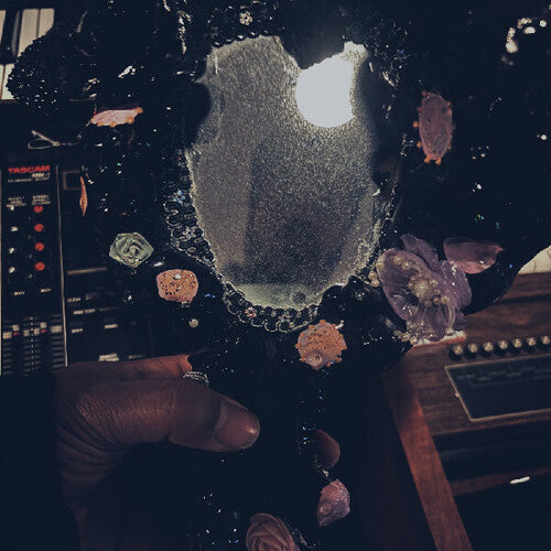 Maneka: Bathes And Listens [VINYL]